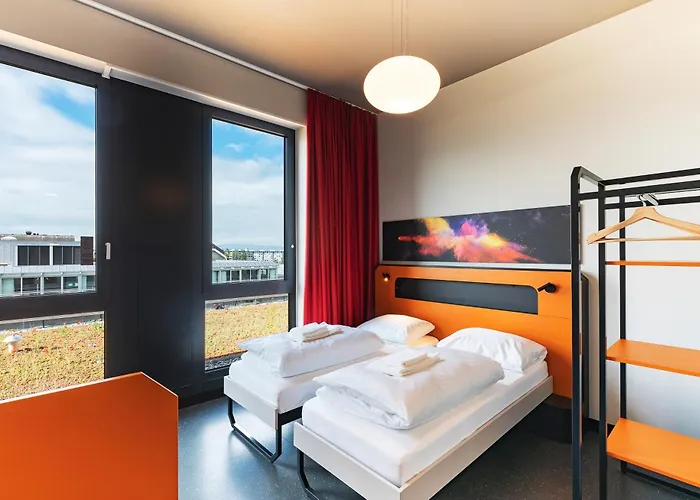 Hôtel pour familles: MEININGER Hotel Genève Centre Charmilles